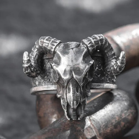 Vintage Punk Skull Horn Ring
